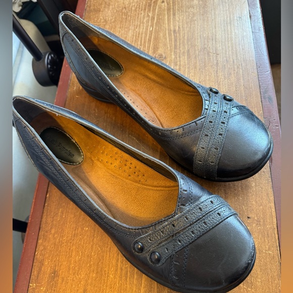 Hush Puppies Shoes - Hush Puppies Dark NavyLeather Slip-On Flats. Size 11W Comfort Shoe.